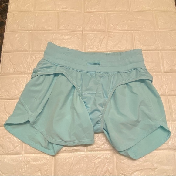 Lululemon Tracker Short V 4" Icing Blue size 4 - Picture 4 of 8